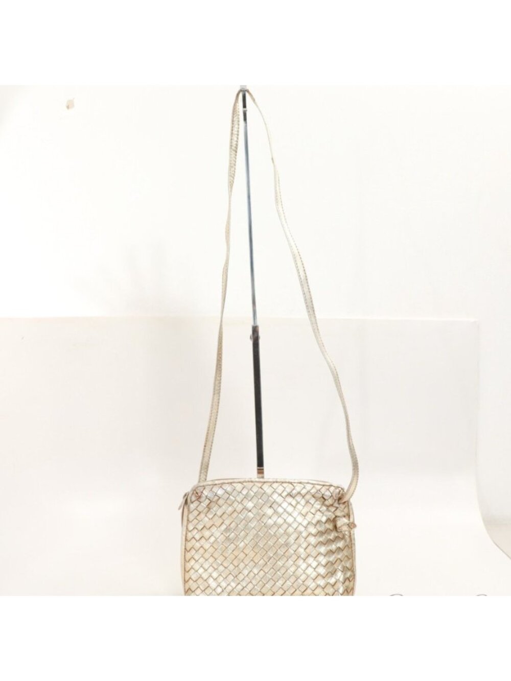 Vintage 70s 80s Metallic Gold Woven Leather Crossbody Bag - Picture 5 of 10